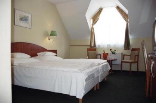 Gottwald Hotel Tatabánya Rom bilde